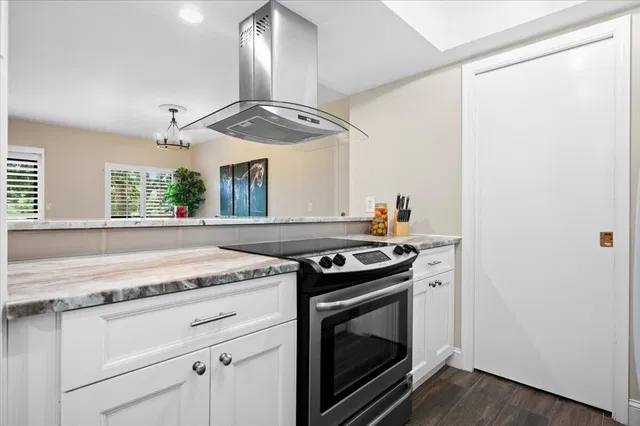 Unit 226 photo 6