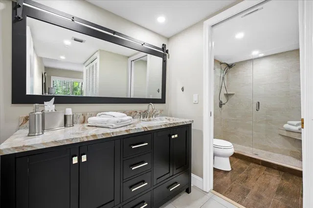 Unit 226 photo 11