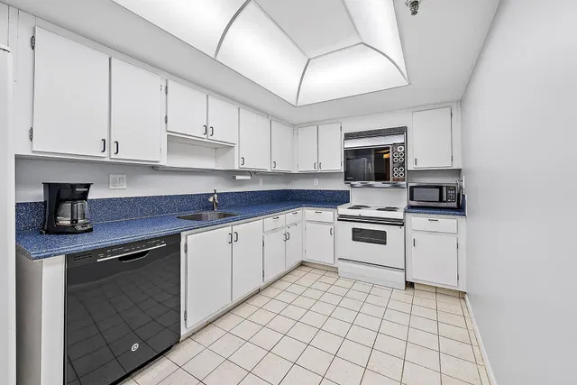 Unit 523 photo 9