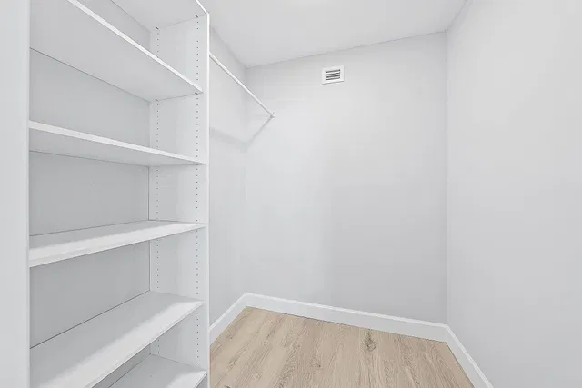 Unit 523 photo 12