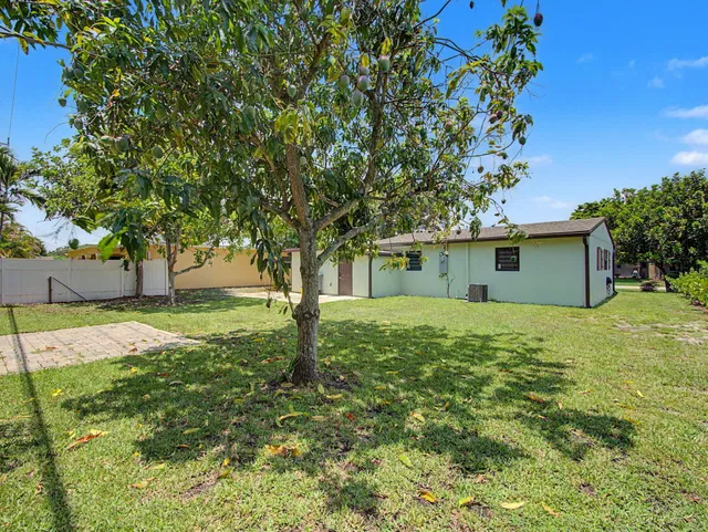 Residence photo 22