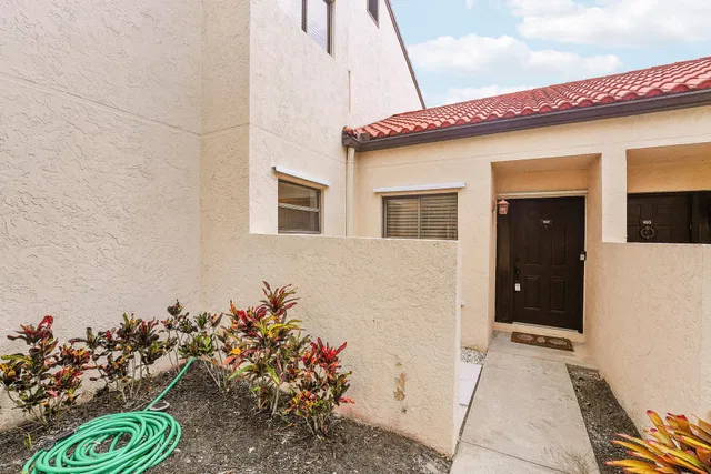 Residence photo 2