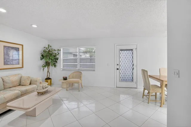 Residence photo 6