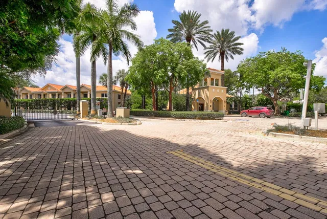 Unit 302 photo 42