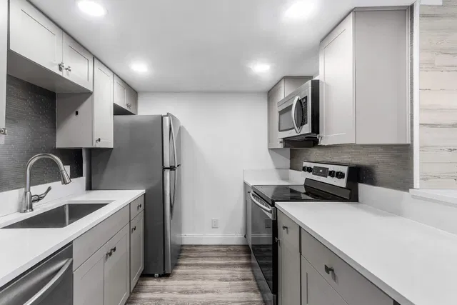 Unit 107 photo 14