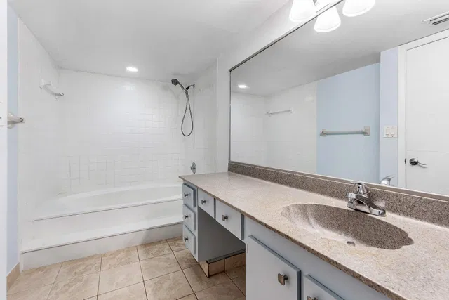 Unit 107 photo 20
