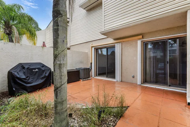 Unit 107 photo 25