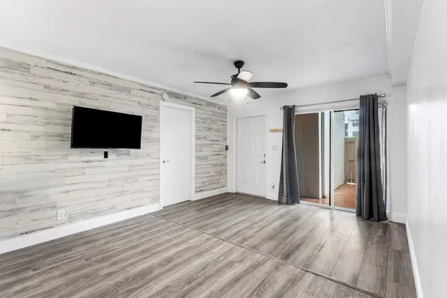 Unit 107 photo 27