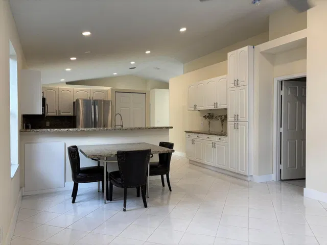 Residence photo 8