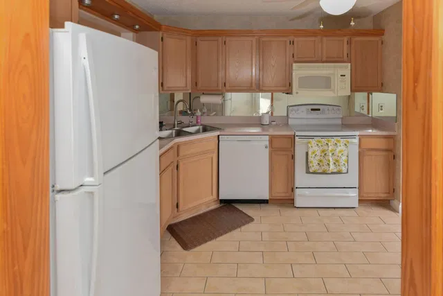  Unit 1702 photo 9