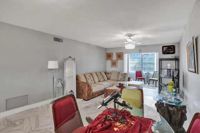 Unit 3070 photo 6