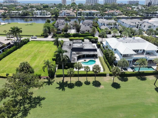 Royal Palm Yacht and Country Club Residence photo 3