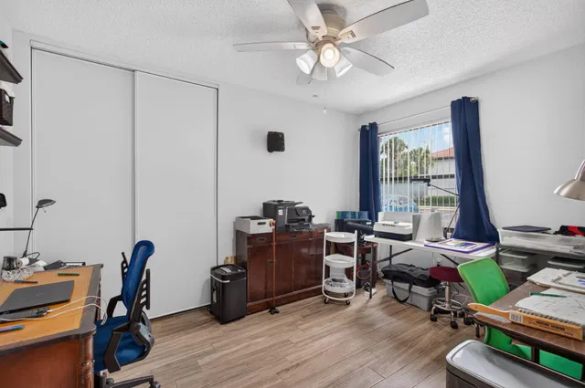 Unit B photo 18