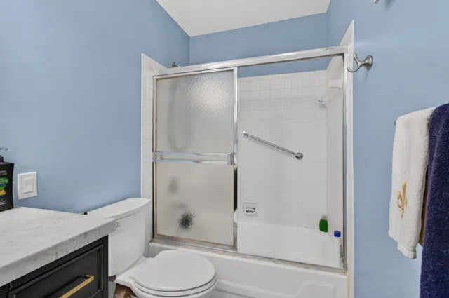 Unit B photo 21