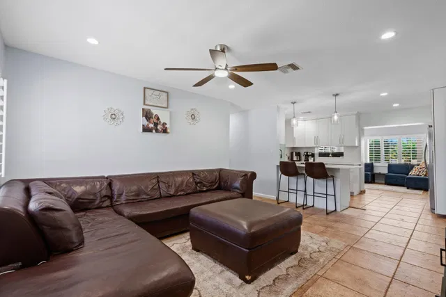 Residence photo 4