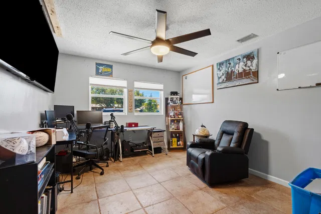 Residence photo 12
