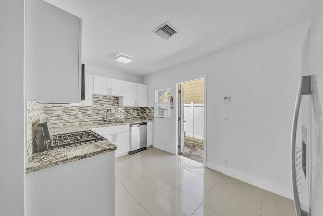 West Palm Beach Residence photo 12