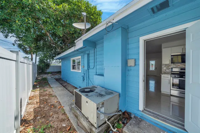 West Palm Beach Residence photo 16
