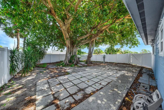 West Palm Beach Residence photo 17