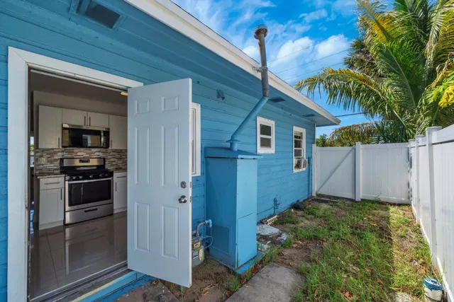 West Palm Beach Residence photo 20
