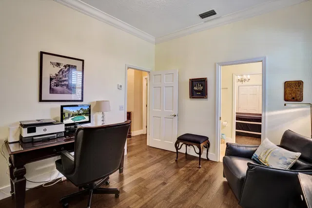 Residence photo 33