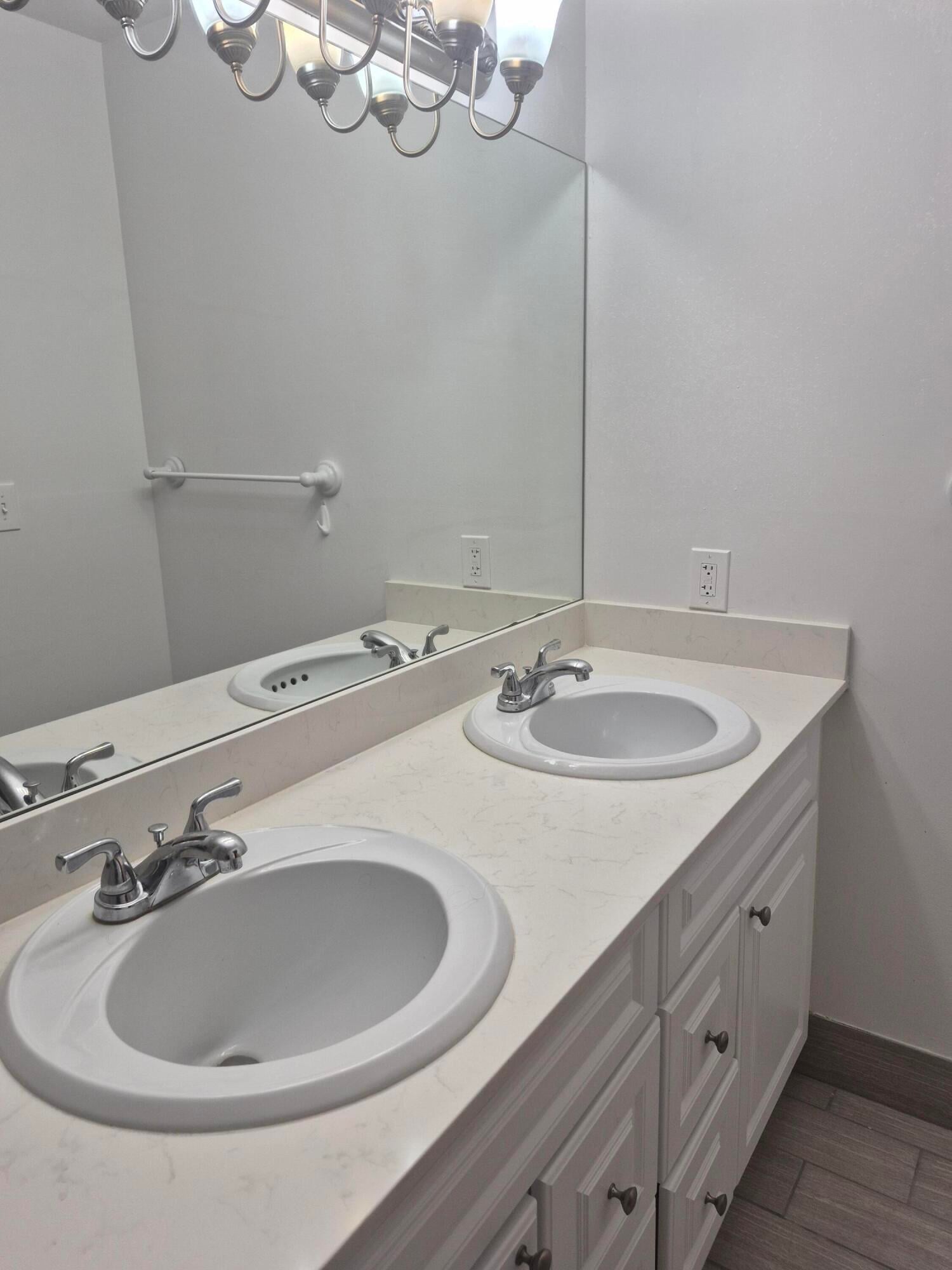 Unit B photo 9
