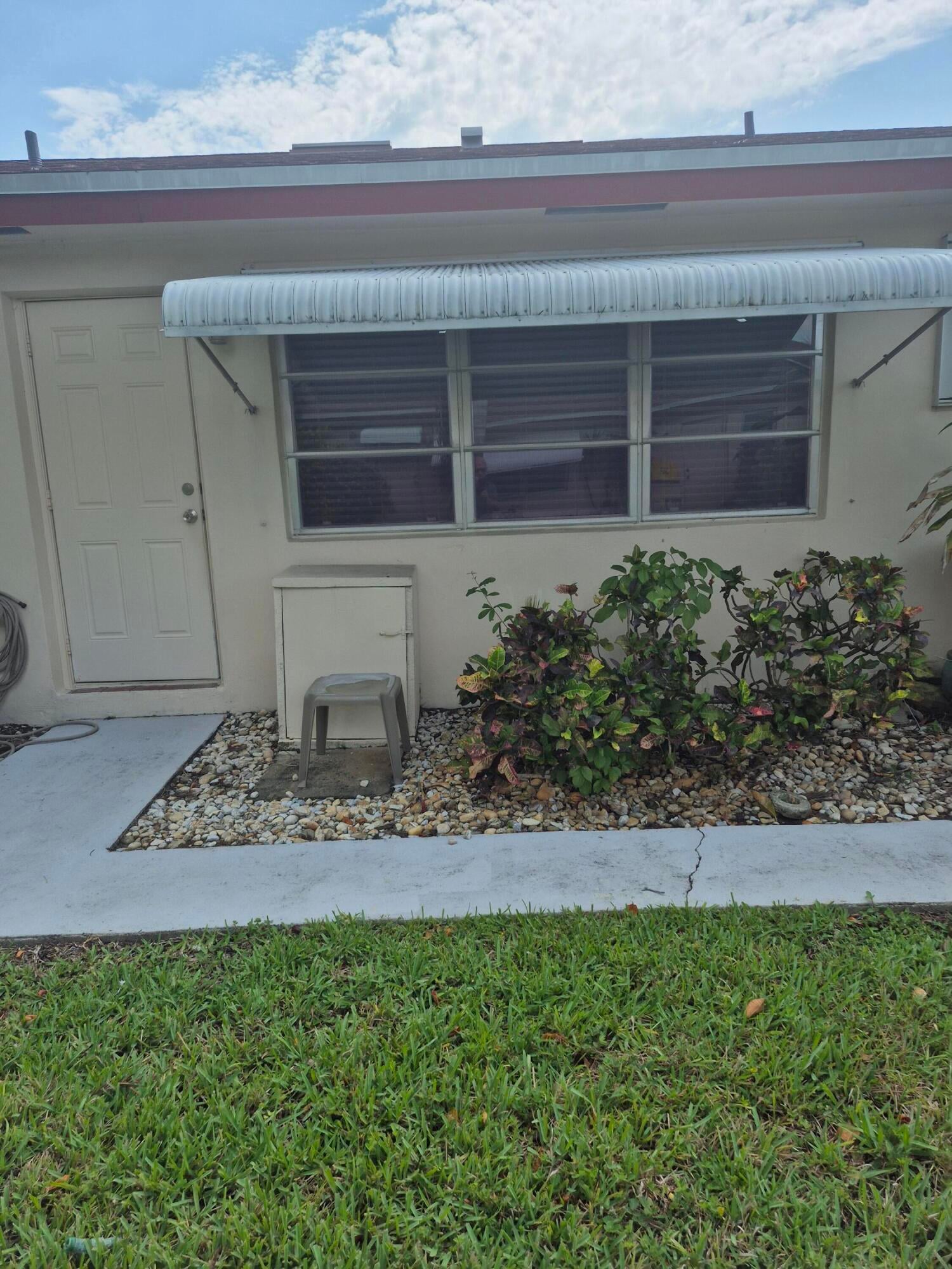 Unit B photo 13