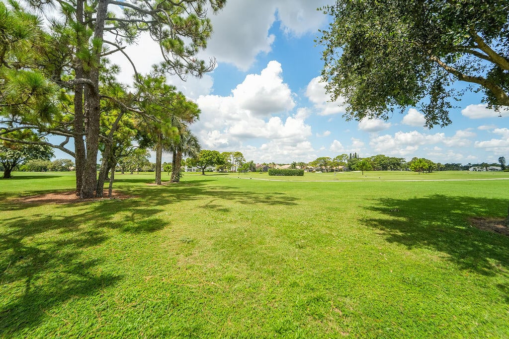 Eastpointe Country Club Residence photo 8