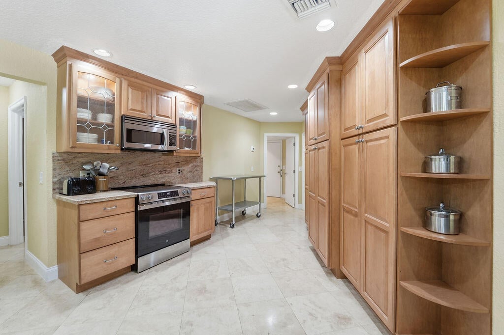 Eastpointe Country Club Residence photo 21