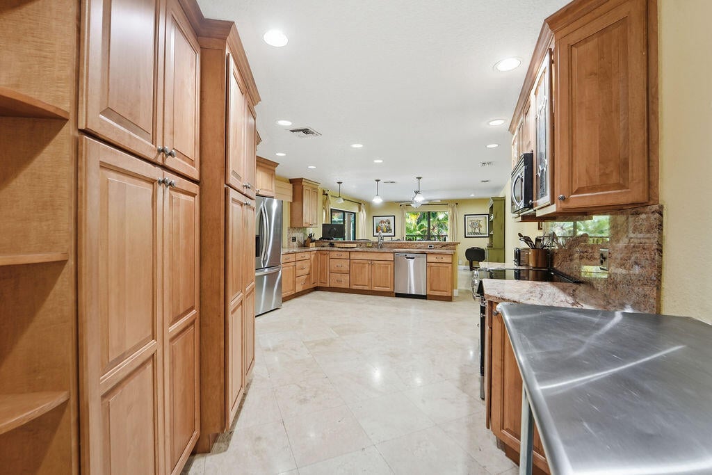 Eastpointe Country Club Residence photo 22