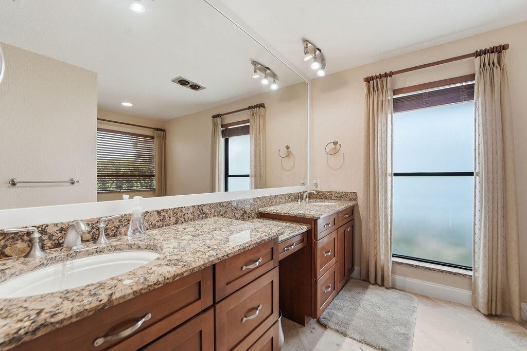 Eastpointe Country Club Residence photo 32