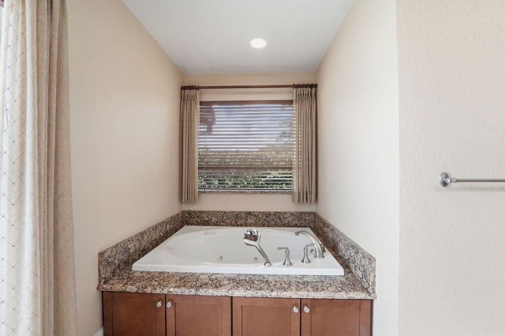 Eastpointe Country Club Residence photo 33