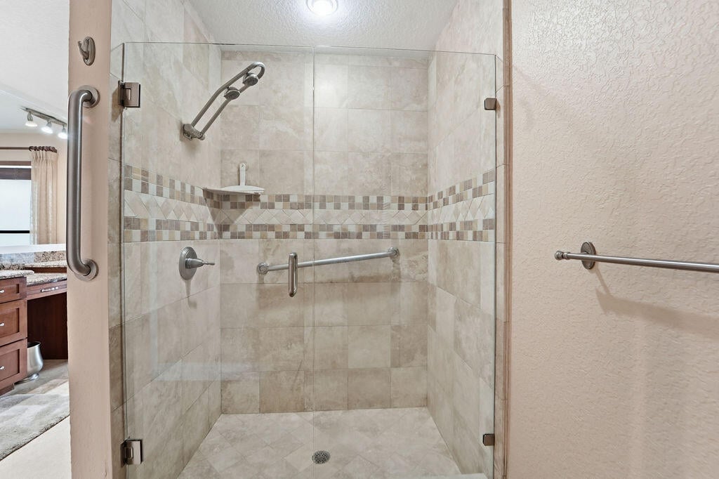 Eastpointe Country Club Residence photo 35