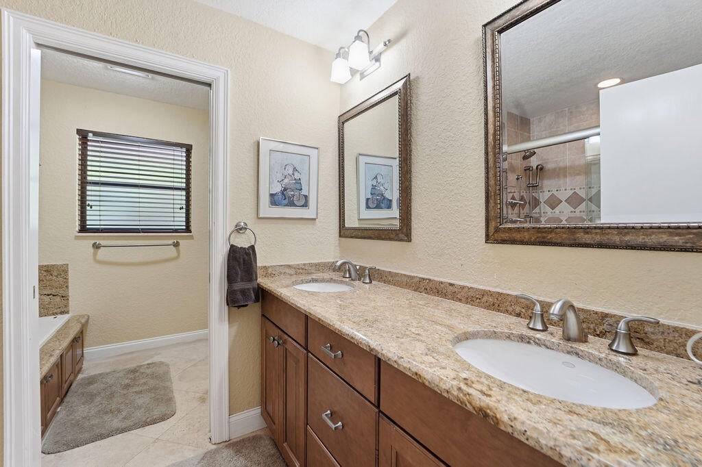 Eastpointe Country Club Residence photo 38