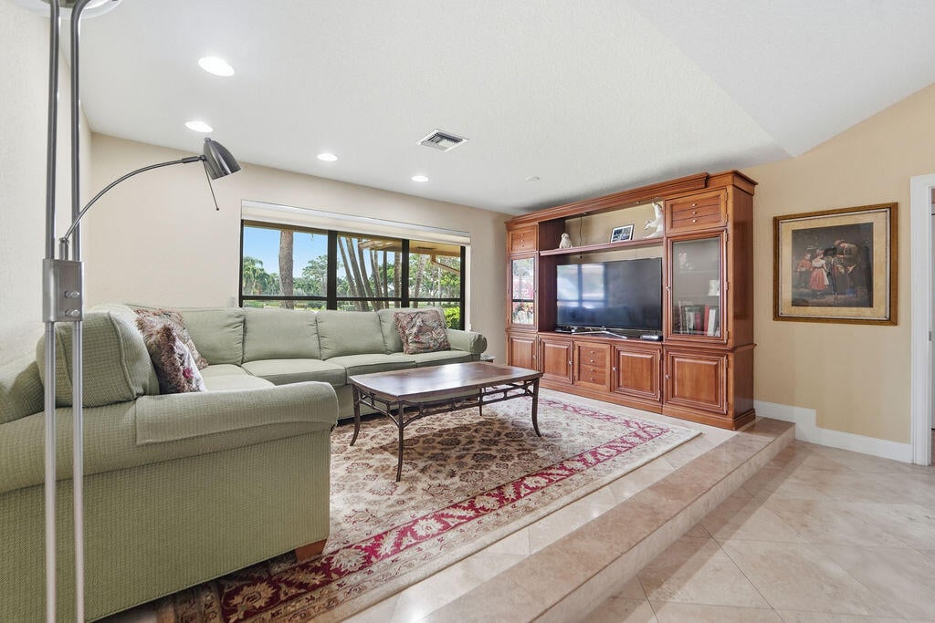 Eastpointe Country Club Residence photo 45