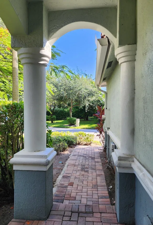 Residence photo 3