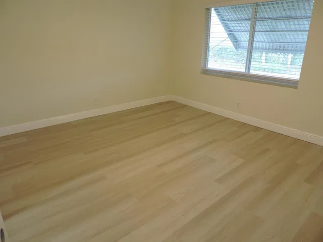 Unit 25 photo 11