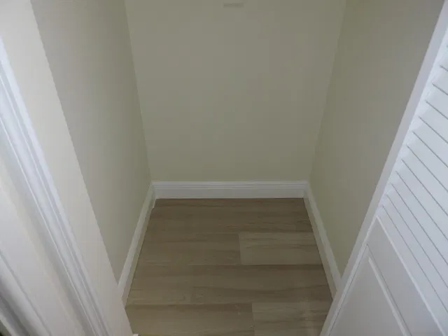 Unit 25 photo 16