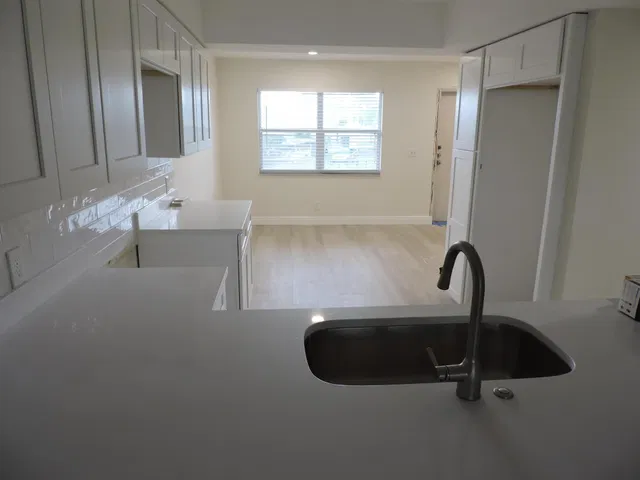 Unit 25 photo 17