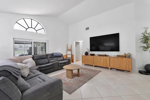  Residence photo 16