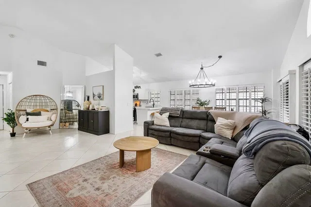  Residence photo 17