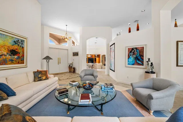Woodfield Country Club Residence photo 5
