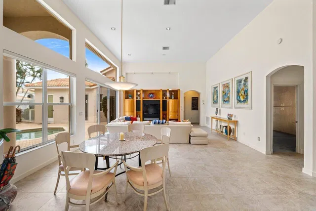 Woodfield Country Club Residence photo 6