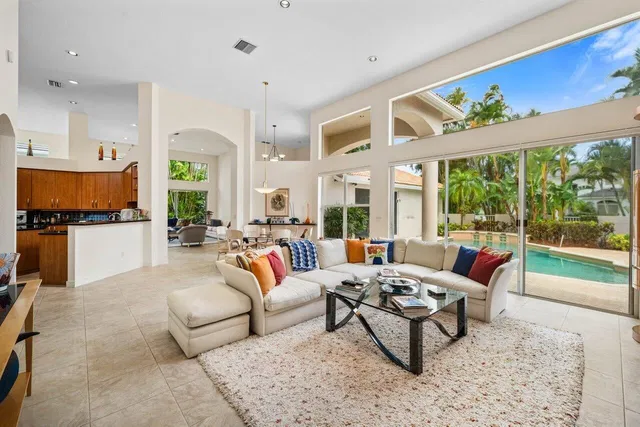 Woodfield Country Club Residence photo 8
