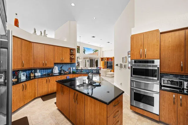 Woodfield Country Club Residence photo 11