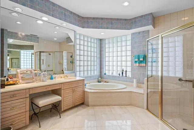 Woodfield Country Club Residence photo 14