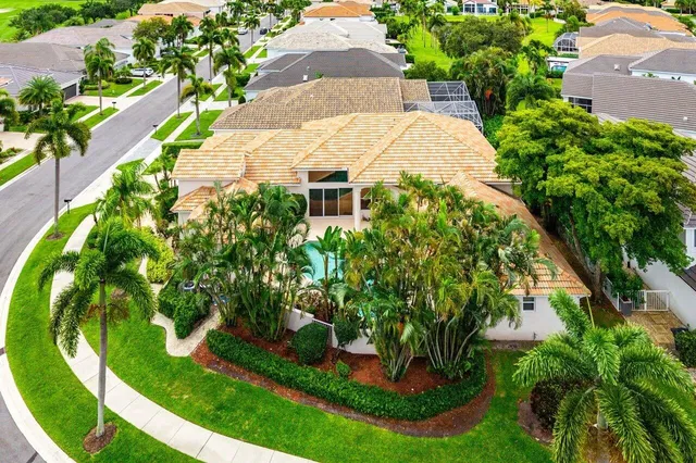 Woodfield Country Club Residence photo 25