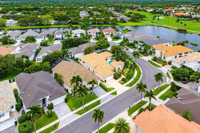 Woodfield Country Club Residence photo 28