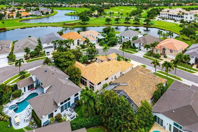 Woodfield Country Club Residence photo 29