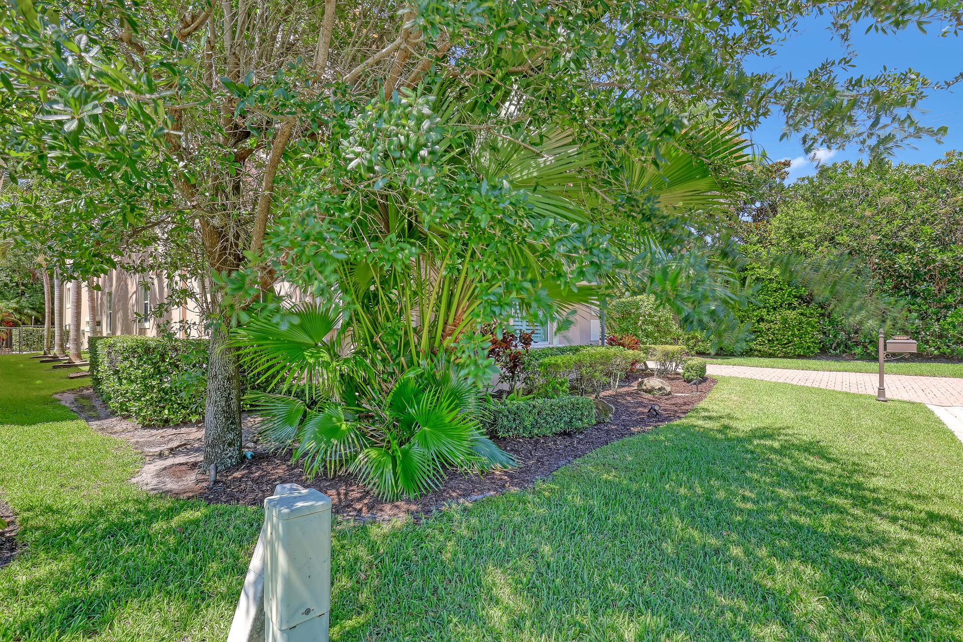  Residence photo 77